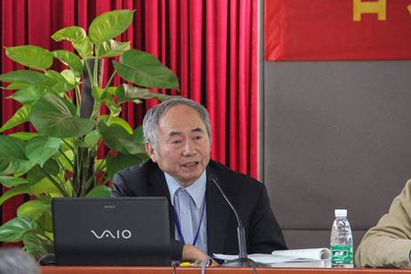 配圖8:首都師范大學(xué)教授黃天樹作大會(huì)報(bào)告《甲骨文中的假設(shè)連詞“若”》