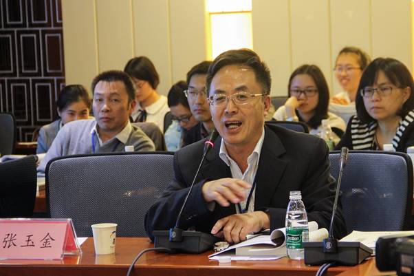 華南師范大學(xué)教授張玉金主持閉幕式并作總結(jié)講話