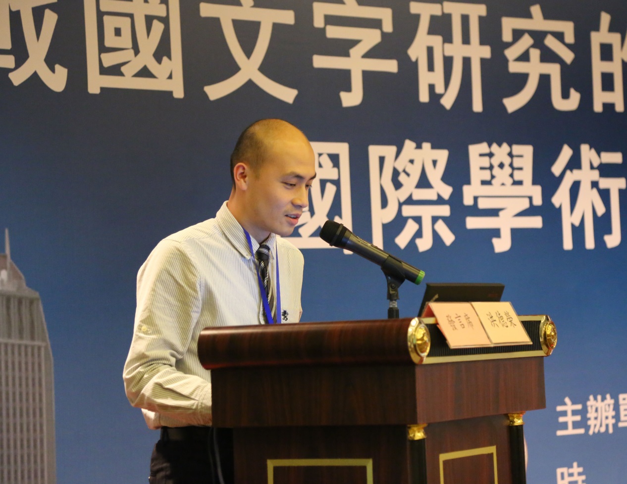 說明: D:\desktop\洪德榮.jpg