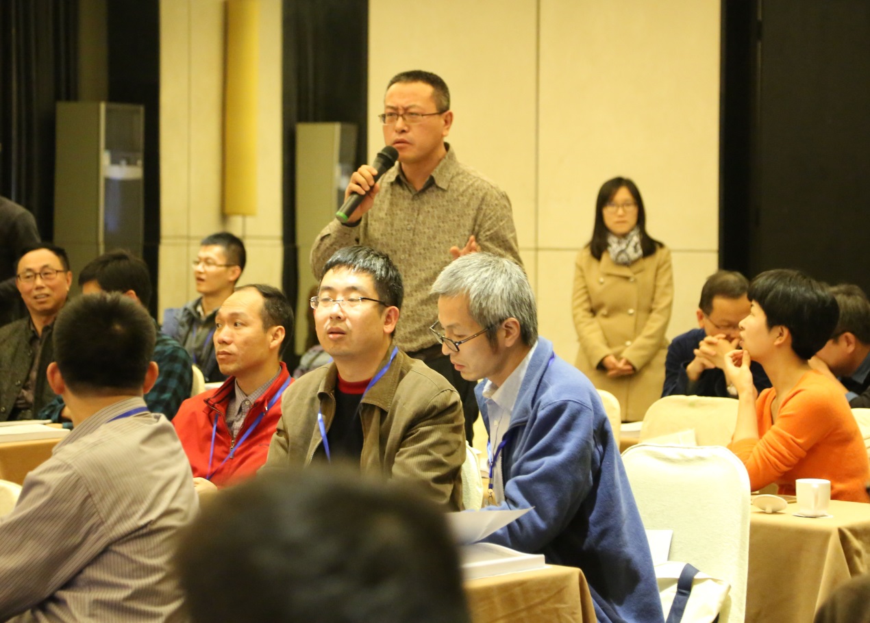 說明: D:\desktop\董珊 發(fā)言.jpg